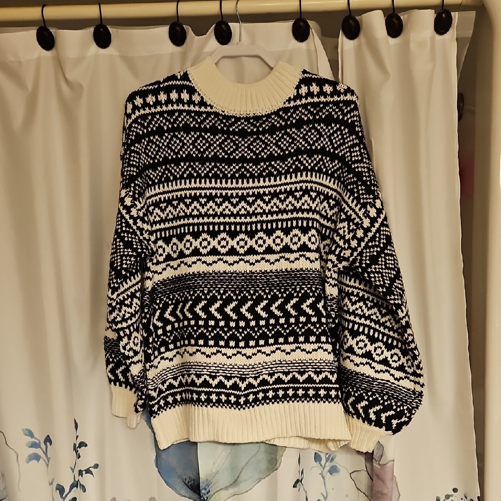 Beautiful Black and White Patterned Women's Sweater